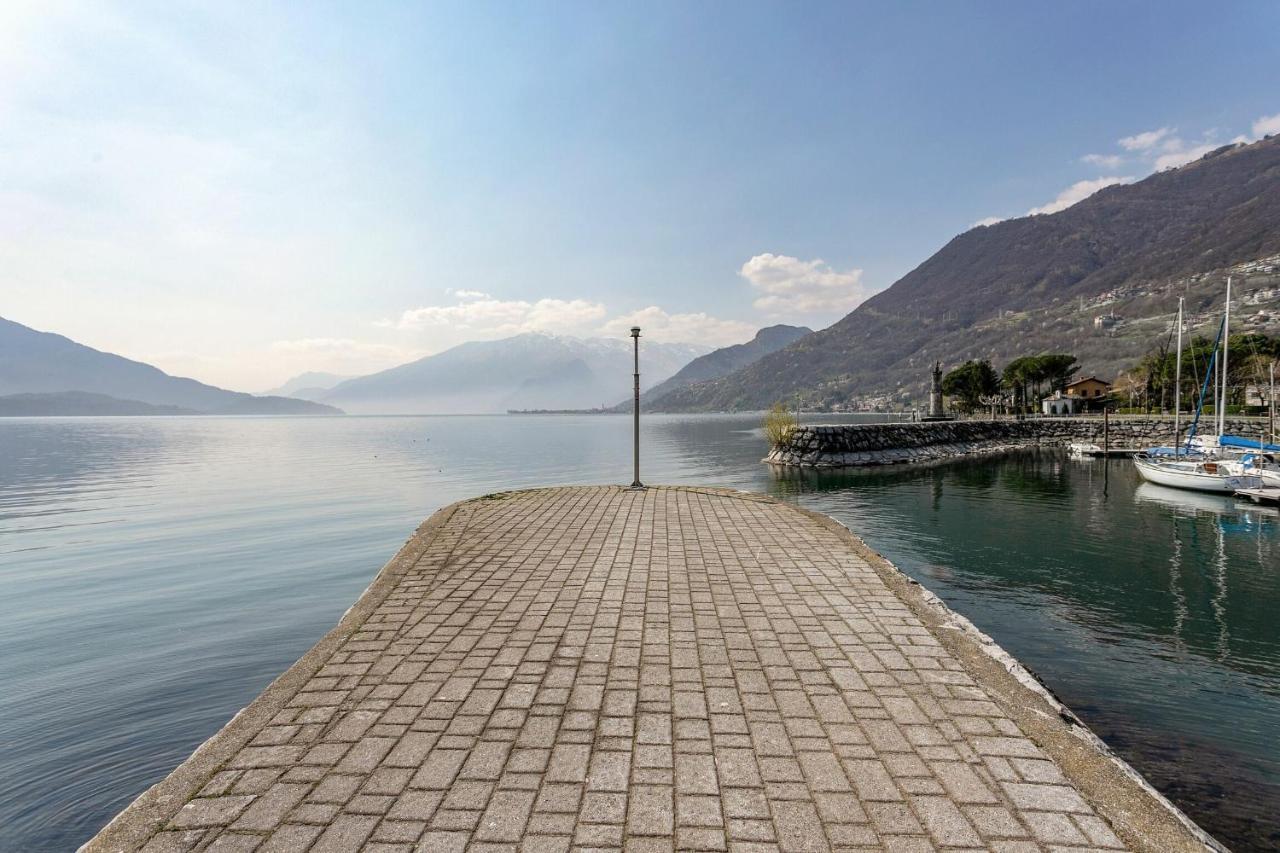 Yellow Lake View By Halldis Gera Lario Esterno foto